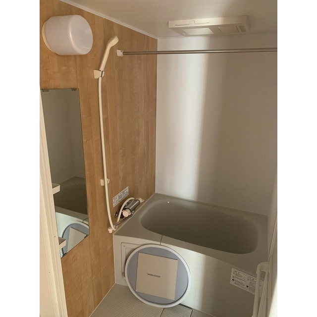 バス・シャワールーム　サーモ水栓・浴室乾燥機付き