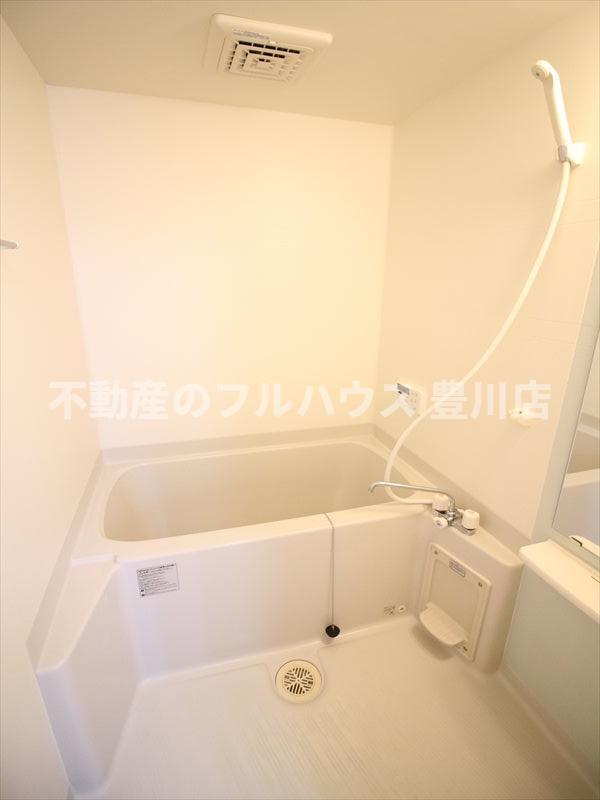 バス・シャワールーム　写真は反転タイプ別室