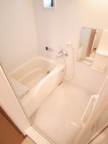 バス・シャワールーム　なんと追い焚きも付いてます！