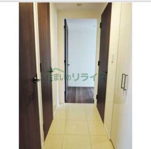 玄関　写真は同タイプ住戸です。