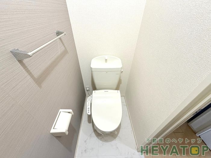 トイレ　温水洗浄便座