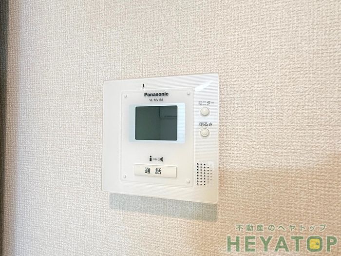 セキュリティ　不意の訪問もモニター付きドアホンで安心確認