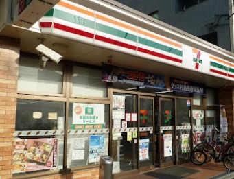 コンビニ　セブンイレブンJR東淀川駅西口店（コンビニ）まで380m