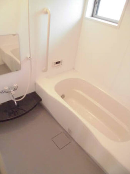 バス・シャワールーム　落ち着いた空間のお風呂です