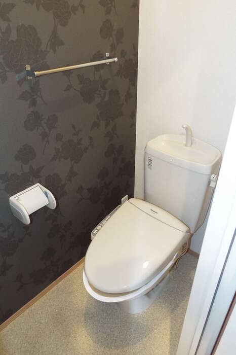 トイレ　落ち着いた色調のトイレです