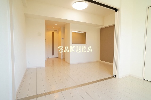 居室・リビング　使いやすい形の為、レイアウトを楽しめます♪