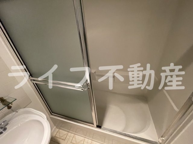 バス・シャワールーム　コンパクトで使いやすいお風呂です