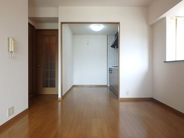 居室・リビング　【現況優先】参考写真　別部屋です
