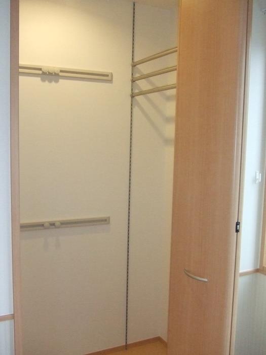 収納　ワンステップクローゼット