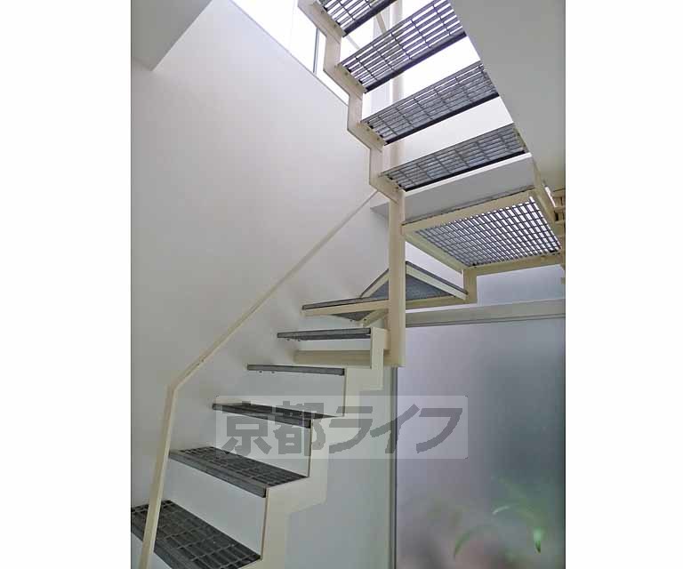 その他部屋・スペース　カッコイイ室内階段です。