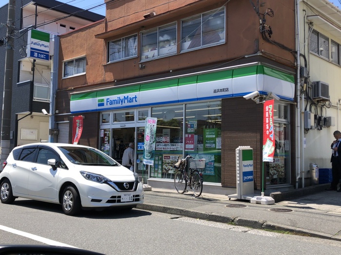 コンビニ　ファミリーマート（コンビニ）まで650m