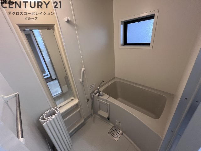 バス・シャワールーム　窓があって換気も楽々♪