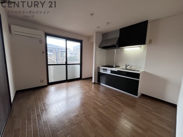 居室・リビング　エアコン付きで快適に過ごせます♪