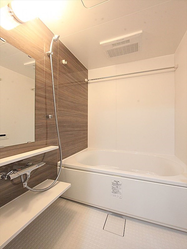 バス・シャワールーム　バスルーム