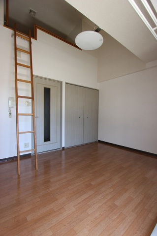 居室・リビング　別号室の写真です