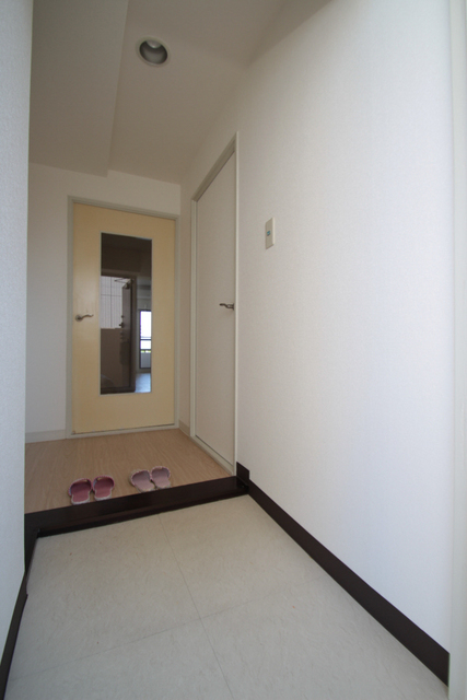 玄関　※別室の参考写真の為、現況優先です。