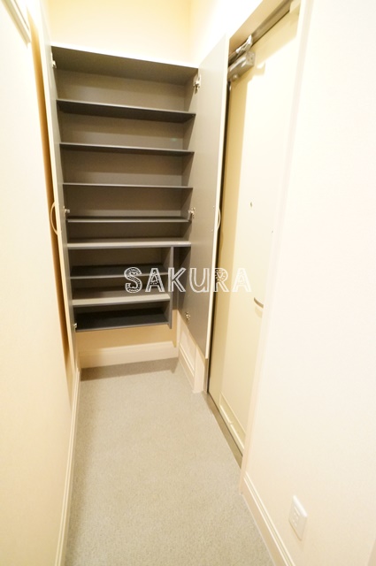 玄関　収納豊富なシューズボックスです♪