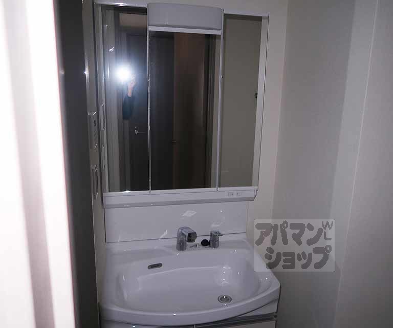 洗面設備　１１５号室の室内写真です