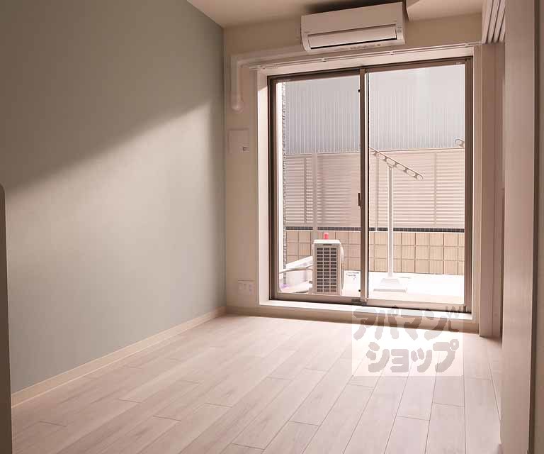 居室・リビング　１１５号室の室内写真です