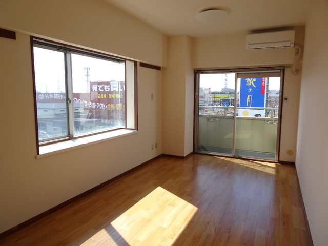 居室・リビング　★洋室９．４帖★※同タイプ参考写真（照明は設備外です）