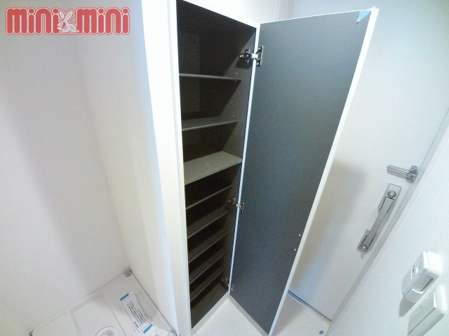 玄関　下駄箱もついております