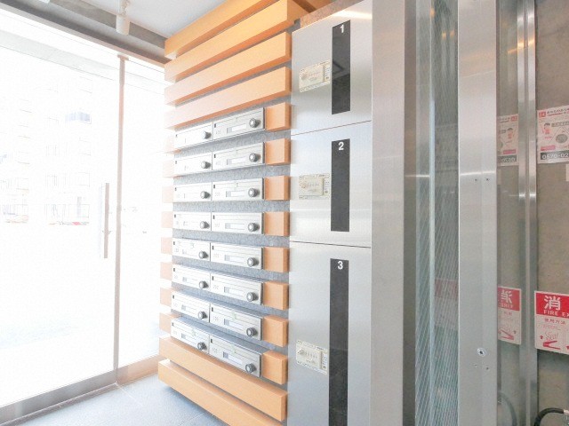 エントランス　☆宅配ボックス完備☆