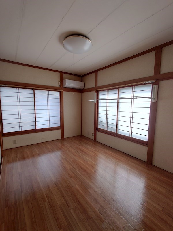 居室・リビング　角部屋、2面採光のお部屋