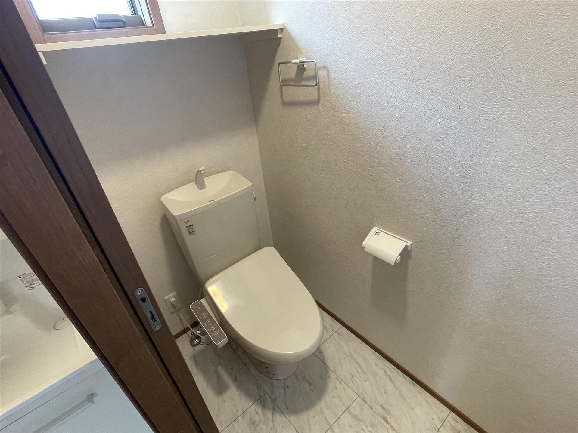 トイレ　温水洗浄便座で快適にお過ごしください