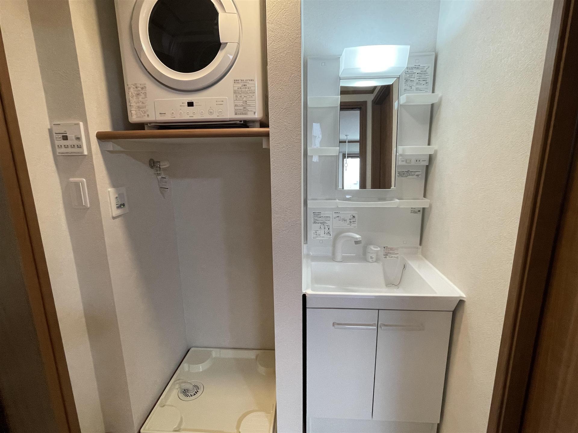 洗面設備　朝の身支度もここで完結☆洗髪洗面化粧台付です♪