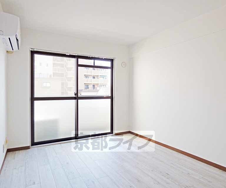 居室・リビング　広々とした室内です。