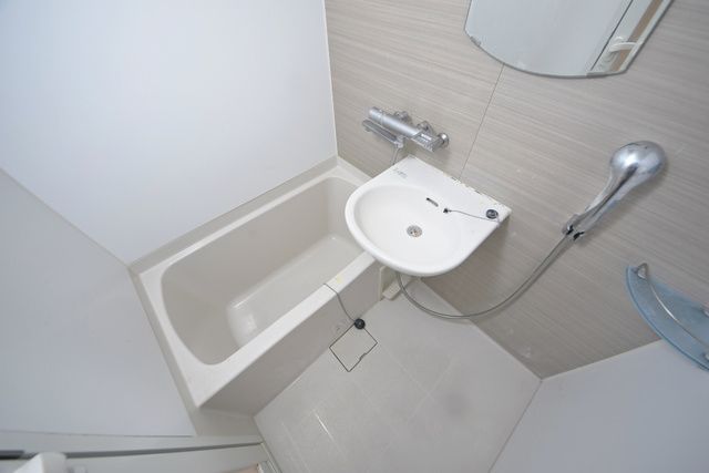 バス・シャワールーム　同物件別部屋写真