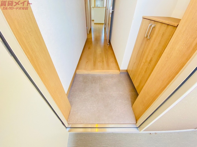 玄関　同物件別室画像