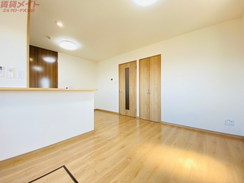 居室・リビング　同物件別室画像