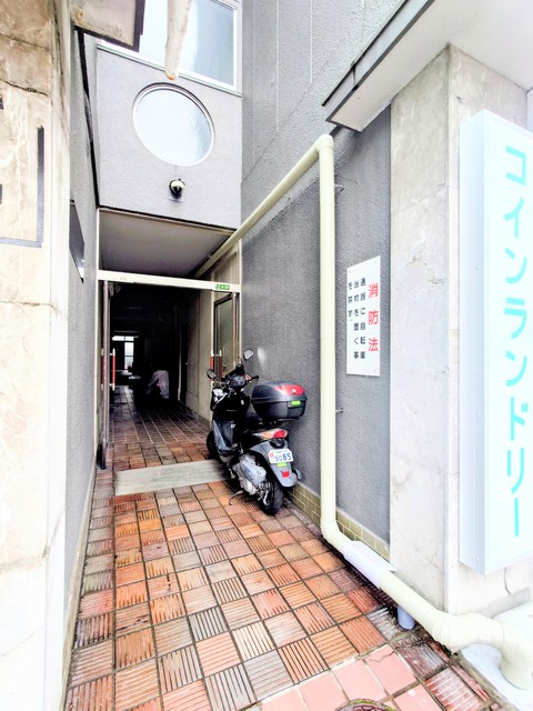 エントランス　建物の入り口