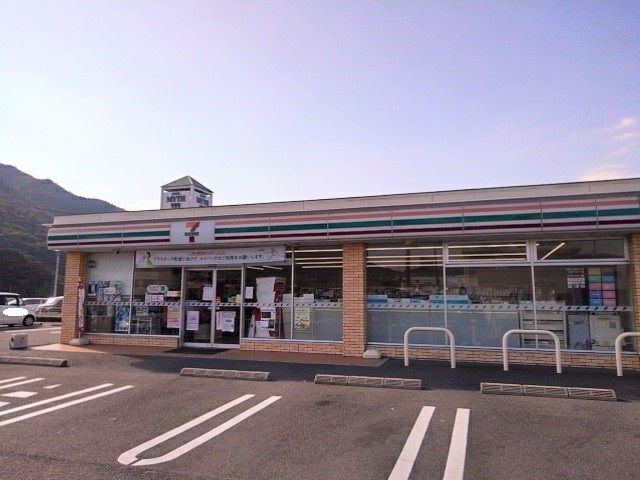 コンビニ　セブンイレブン善通寺吉原町店（コンビニ）まで900m