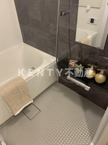 バス・シャワールーム　落ち着いた空間のお風呂です