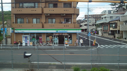 コンビニ　ファミリーマート 花月総持寺駅前店（コンビニ）まで589m