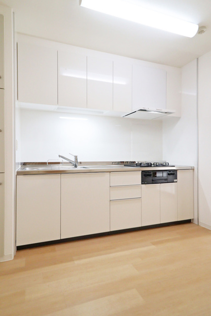 キッチン　コンロが設置済みでお料理しやすいキッチンです