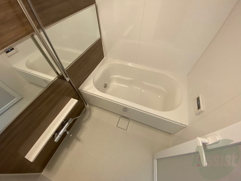 バス・シャワールーム　お風呂になります。一日の疲れを癒してくださいね。