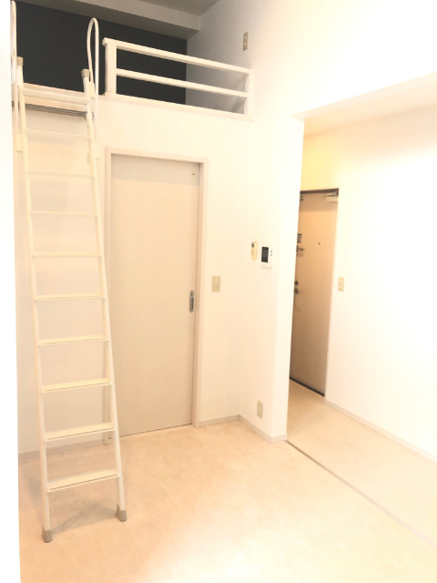 居室・リビング　※他号室の写真となります。