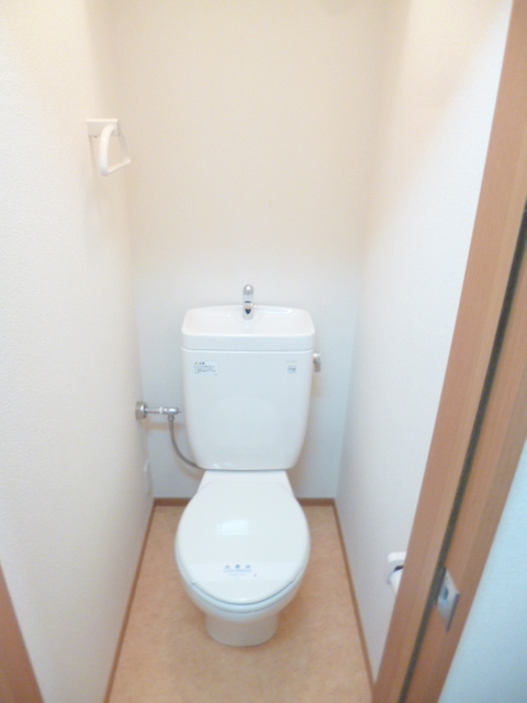 トイレ　★トイレは上部に棚あり♪温水洗浄便座付き★