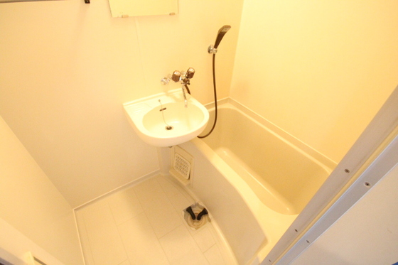 バス・シャワールーム　※別の部屋の写真です。