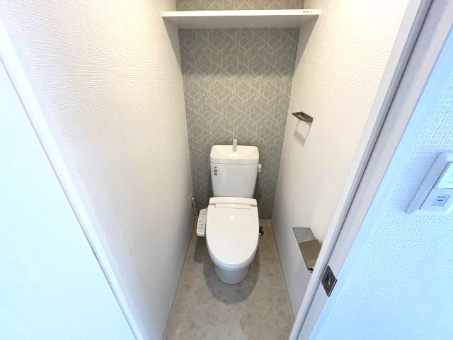 トイレ　写真は他部屋の反転間取りとなっております。