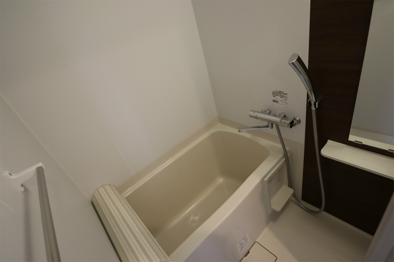 バス・シャワールーム　落ち着いた空間のお風呂です