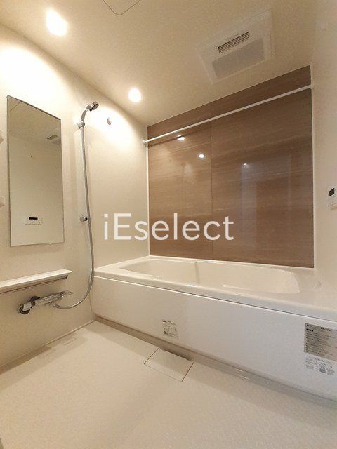 バス・シャワールーム　ゆったりとした一坪の浴室は魅力的です