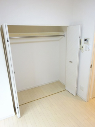 収納　ハンガーラック付きで楽々収納♪