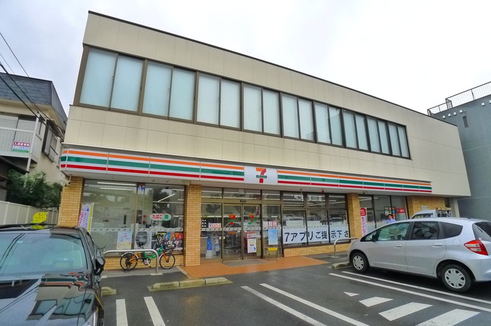 コンビニ　セブンイレブン（コンビニ）まで219m