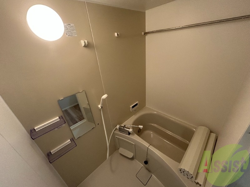 バス・シャワールーム　浴室は狭すぎず、シャワーも浴びやすそうです。