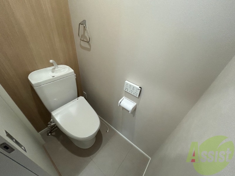 トイレ　トイレはウォシュレット機能付きです。安心して使用できますね。