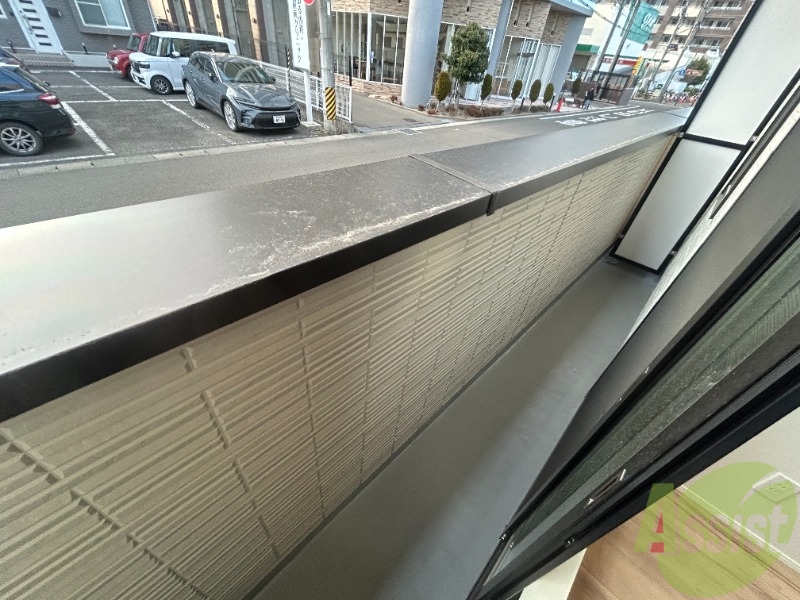 バルコニー　バルコニーは洗濯物を干すのに十分な広さがありますね。